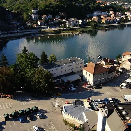 Hotel Visegrad فندق 3*